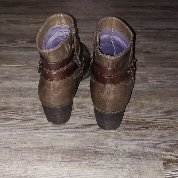 White Mountain brown strap ankle booties boots Sz 9.5W - Picture 5 of 8